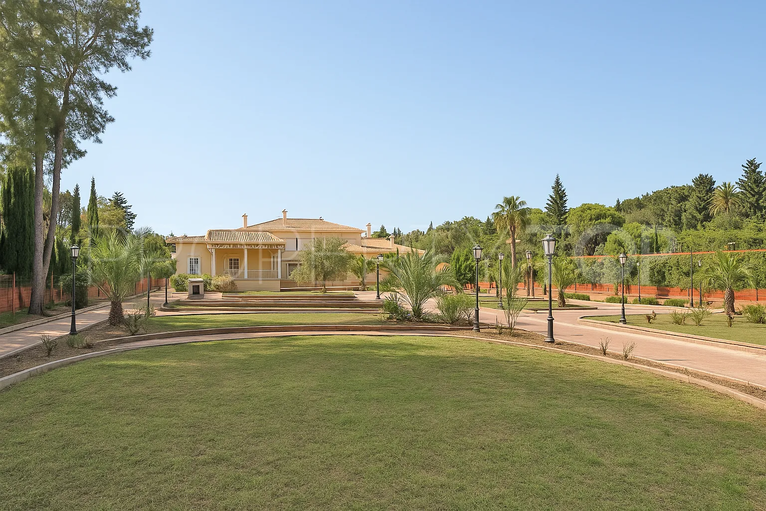 For sale villa in Guadalmina Baja with 8 bedrooms