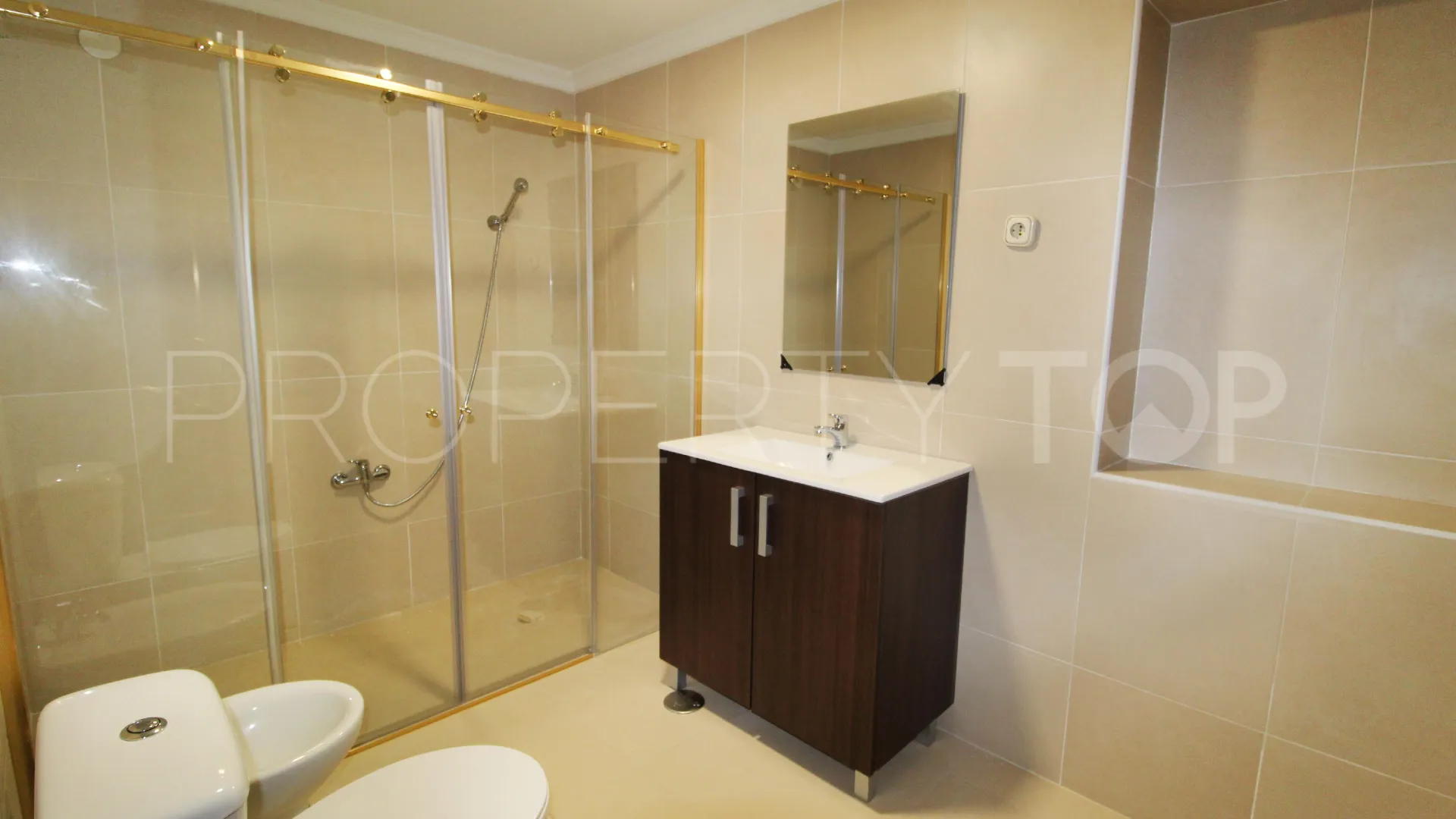 For sale villa in Guadalmina Baja with 8 bedrooms