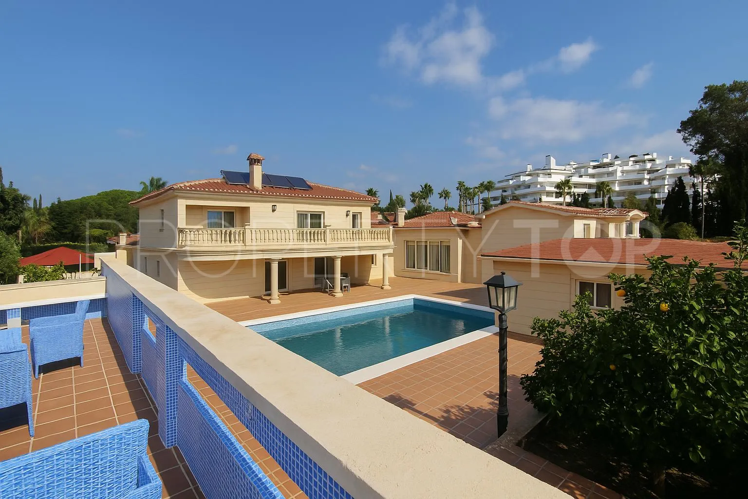 For sale villa in Guadalmina Baja with 8 bedrooms