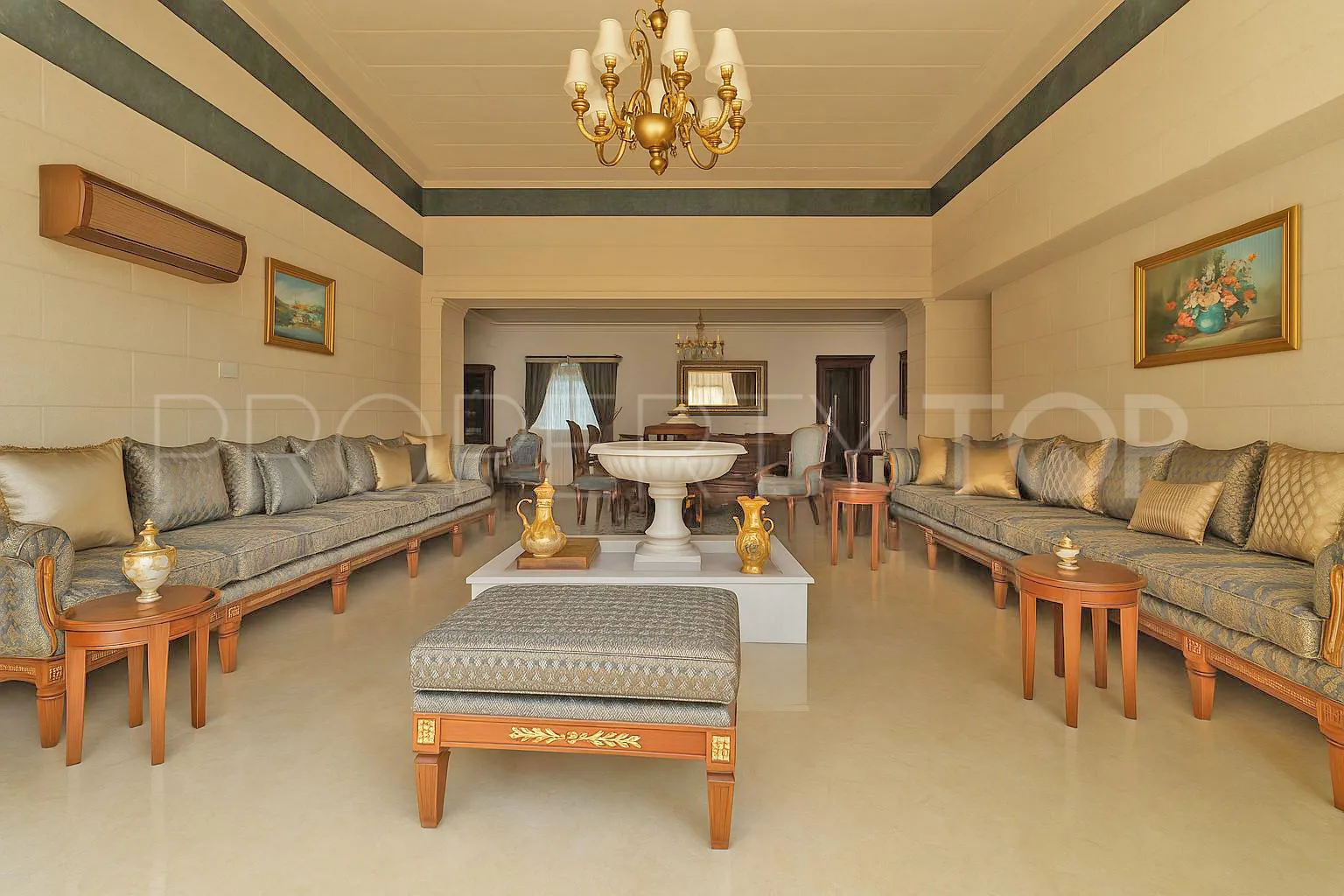For sale villa in Guadalmina Baja with 8 bedrooms
