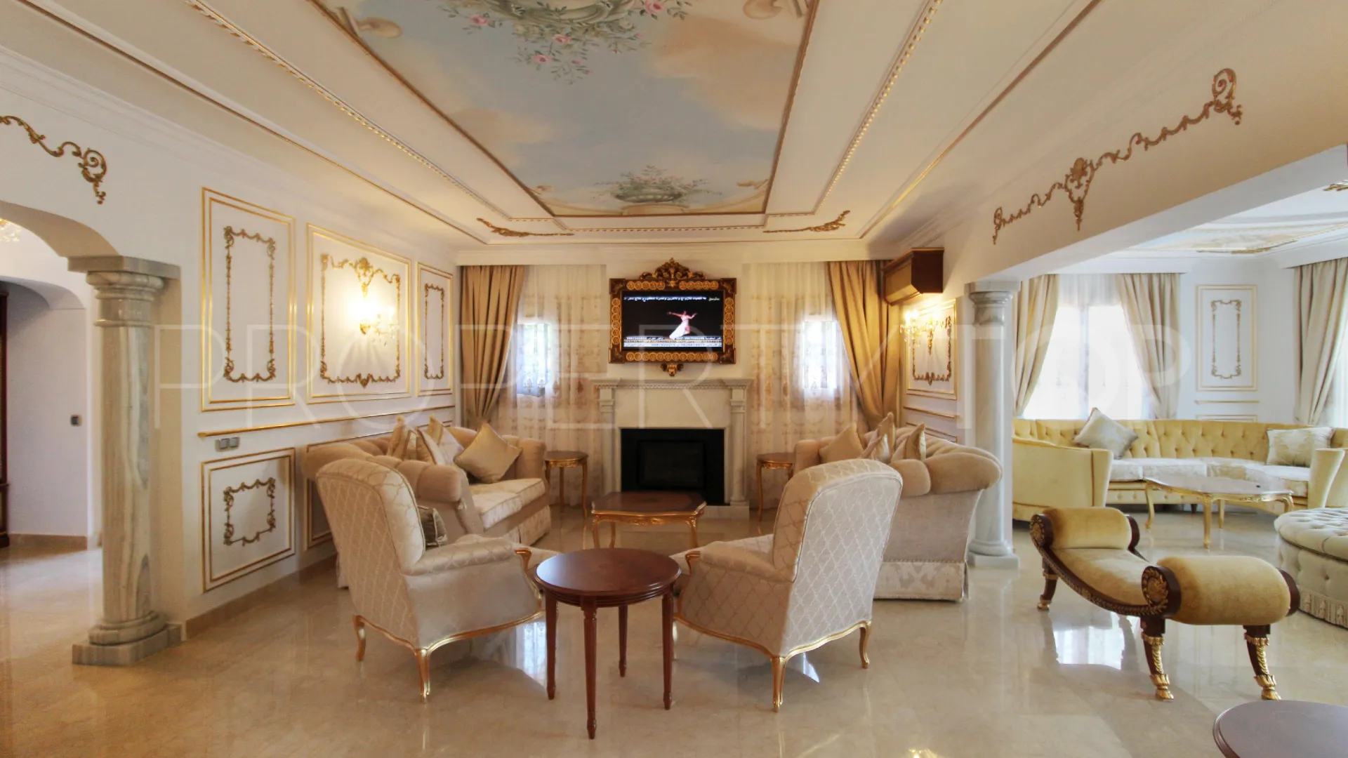 For sale villa in Guadalmina Baja with 8 bedrooms