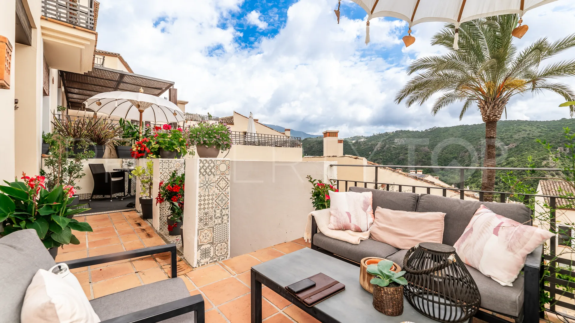 Semi detached house for sale in Benahavis Centro