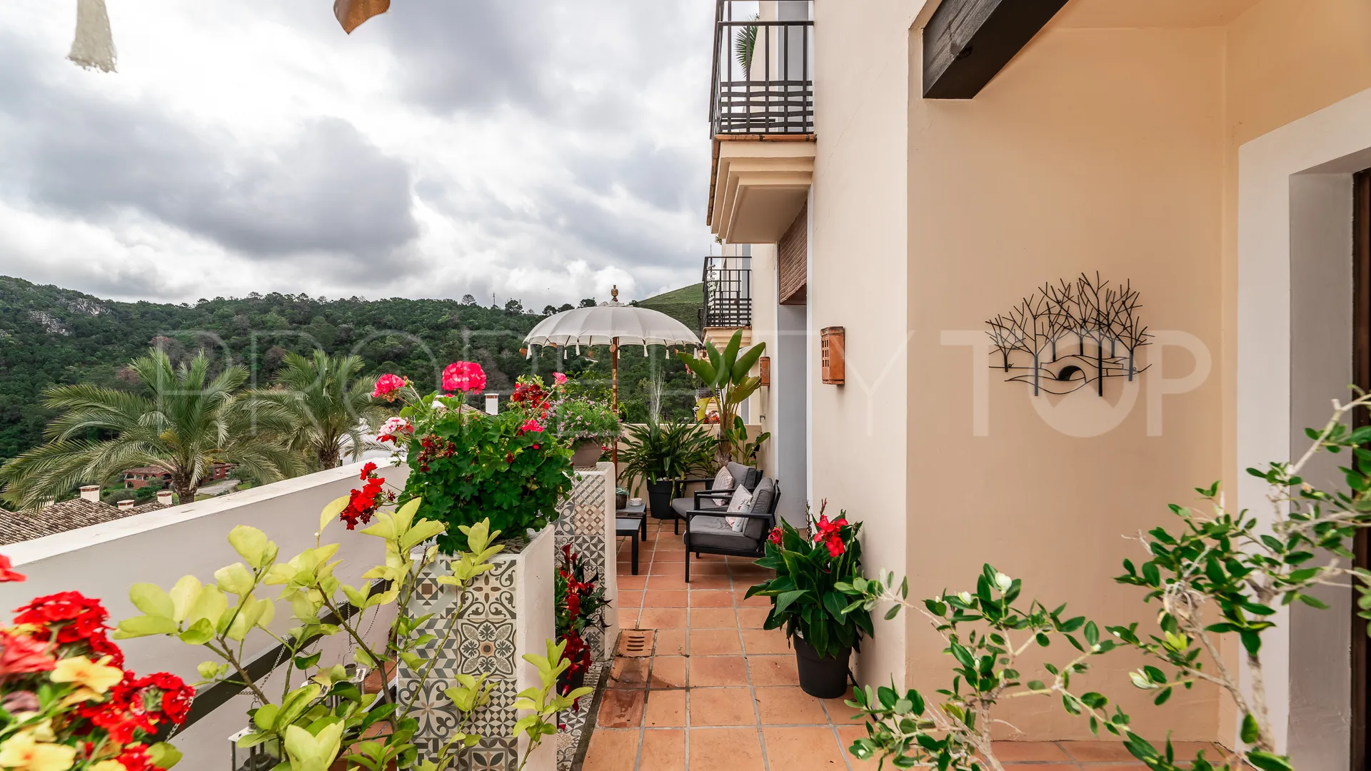 Semi detached house for sale in Benahavis Centro
