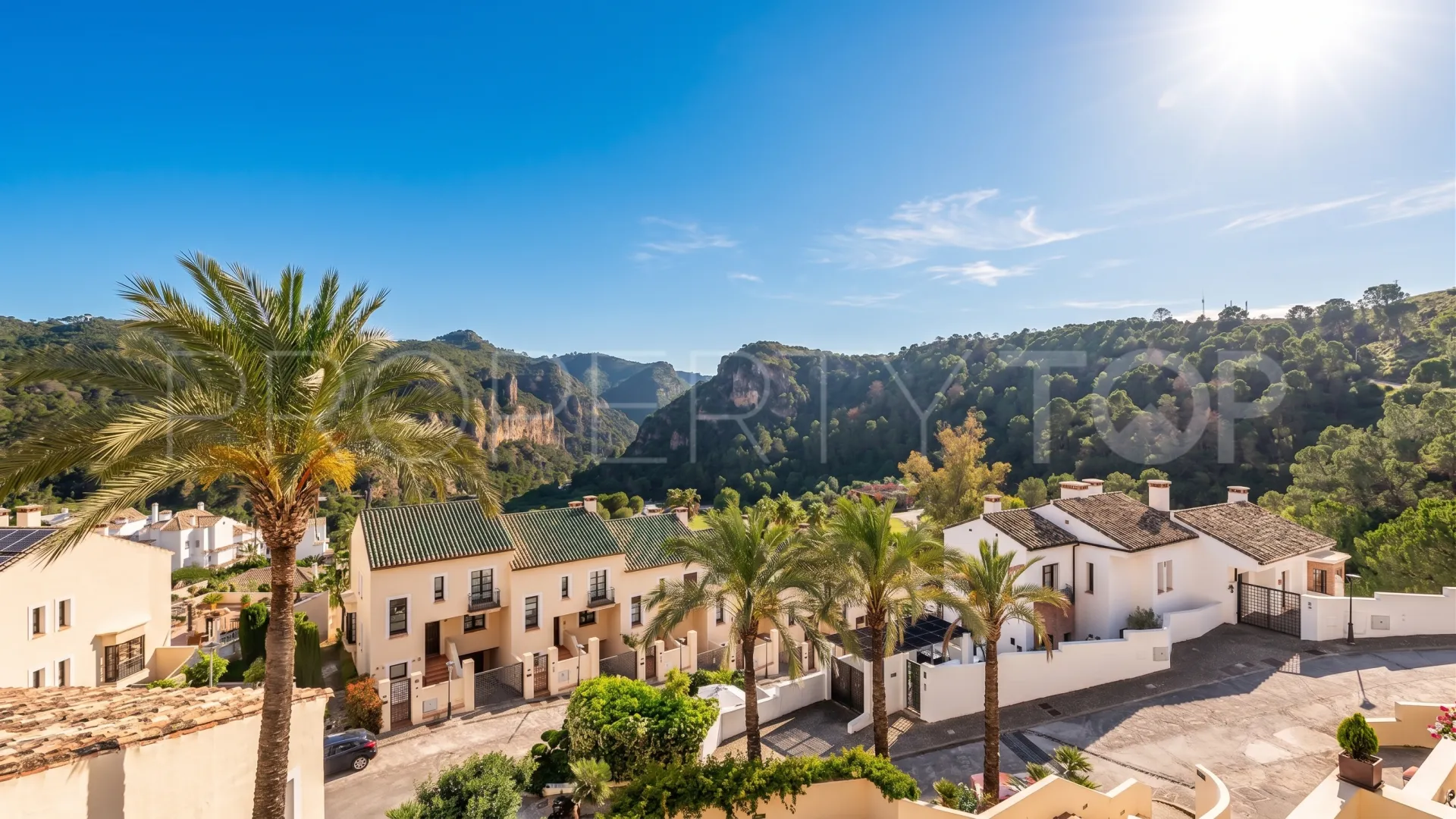 Pareado en venta en Benahavis Centro