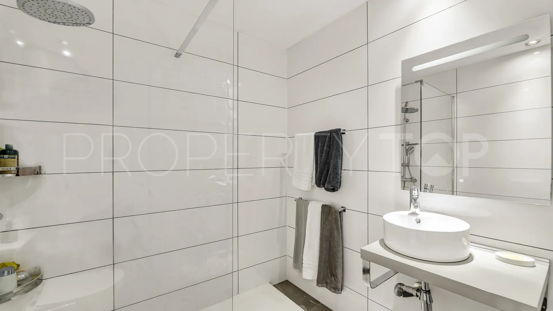 Semi detached house for sale in Benahavis Centro