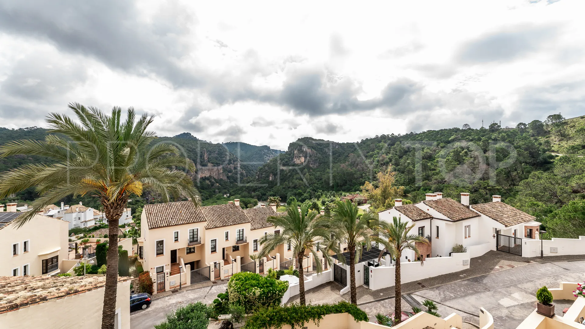 Semi detached house for sale in Benahavis Centro