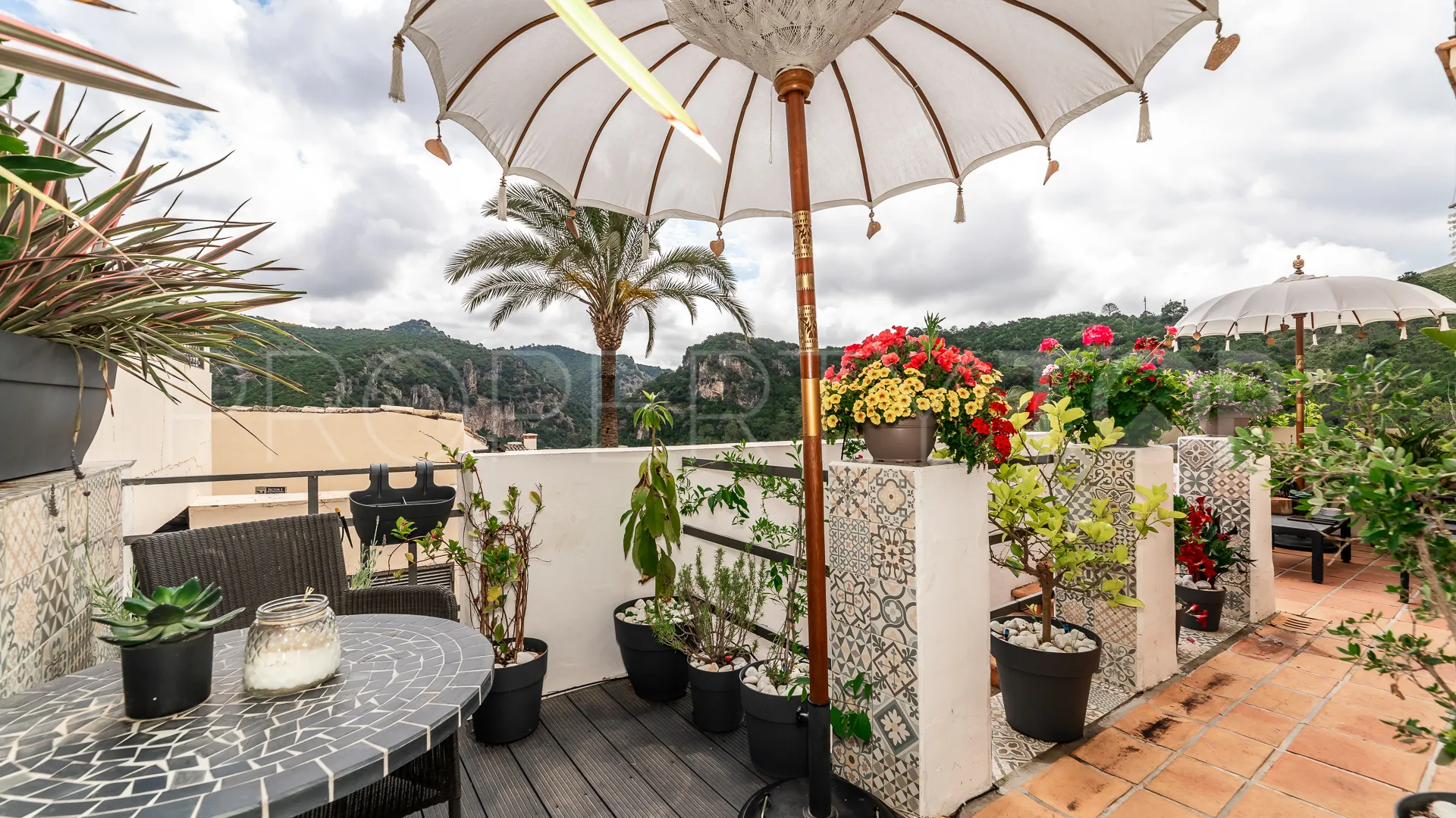 Semi detached house for sale in Benahavis Centro