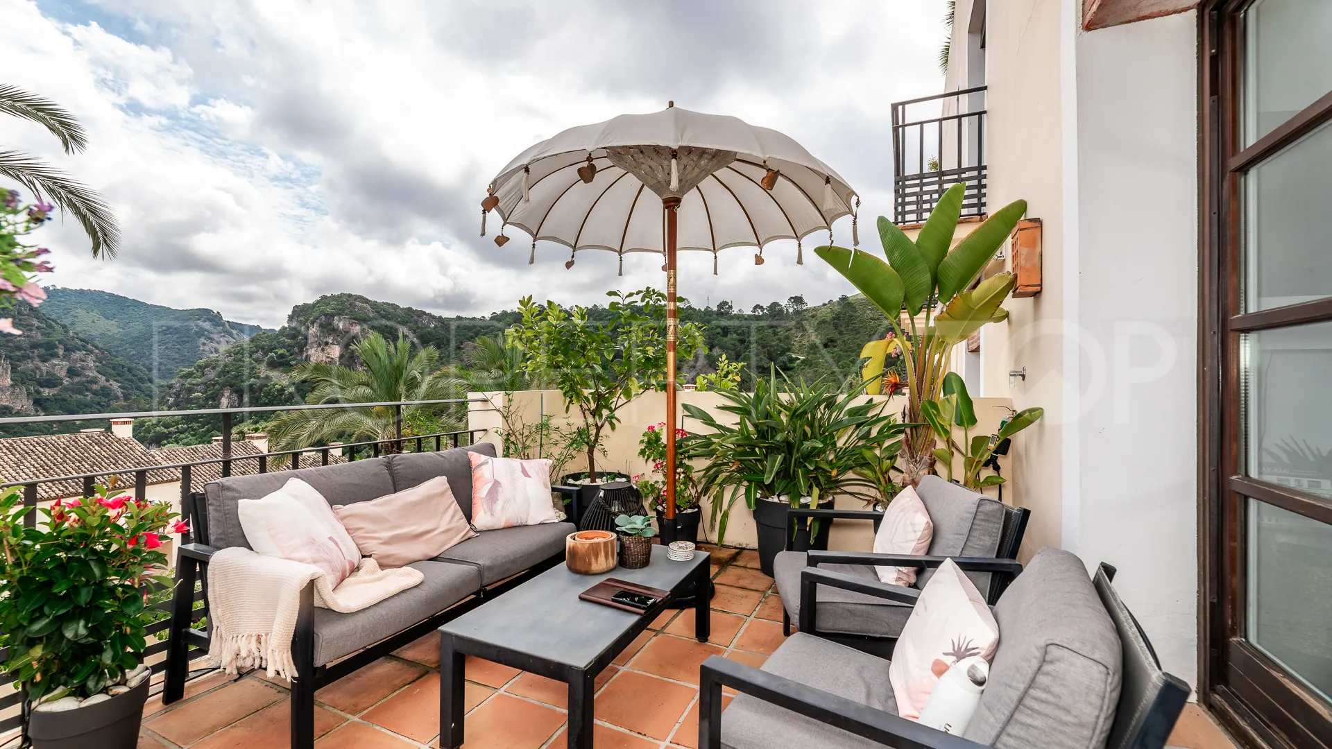 Semi detached house for sale in Benahavis Centro