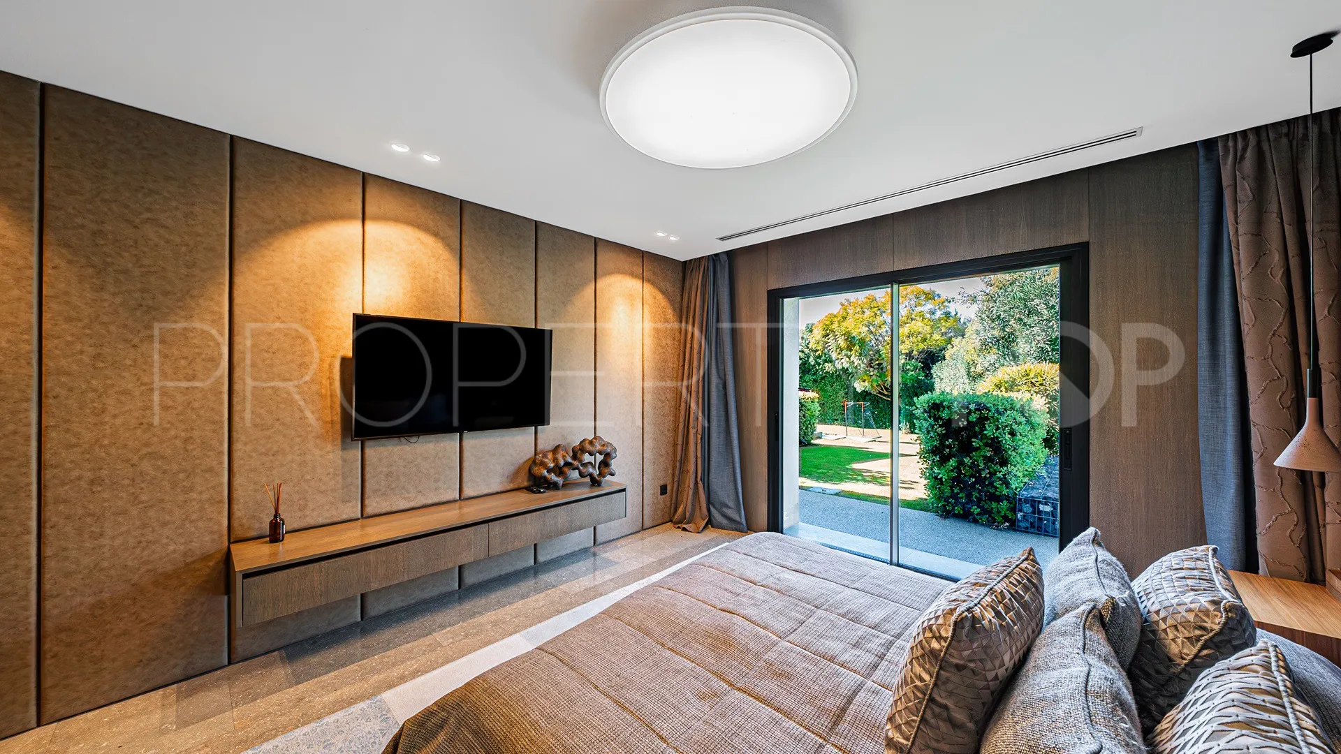 Guadalmina Baja, villa de 10 dormitorios en venta