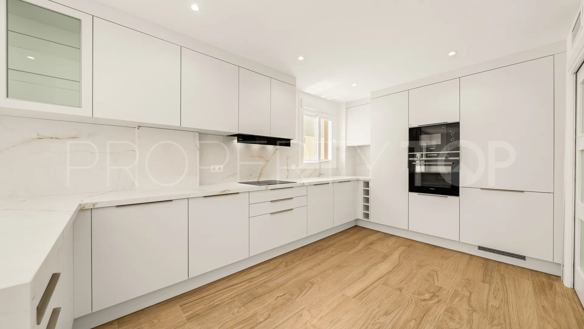 Town house for sale in Nagüeles with 4 bedrooms