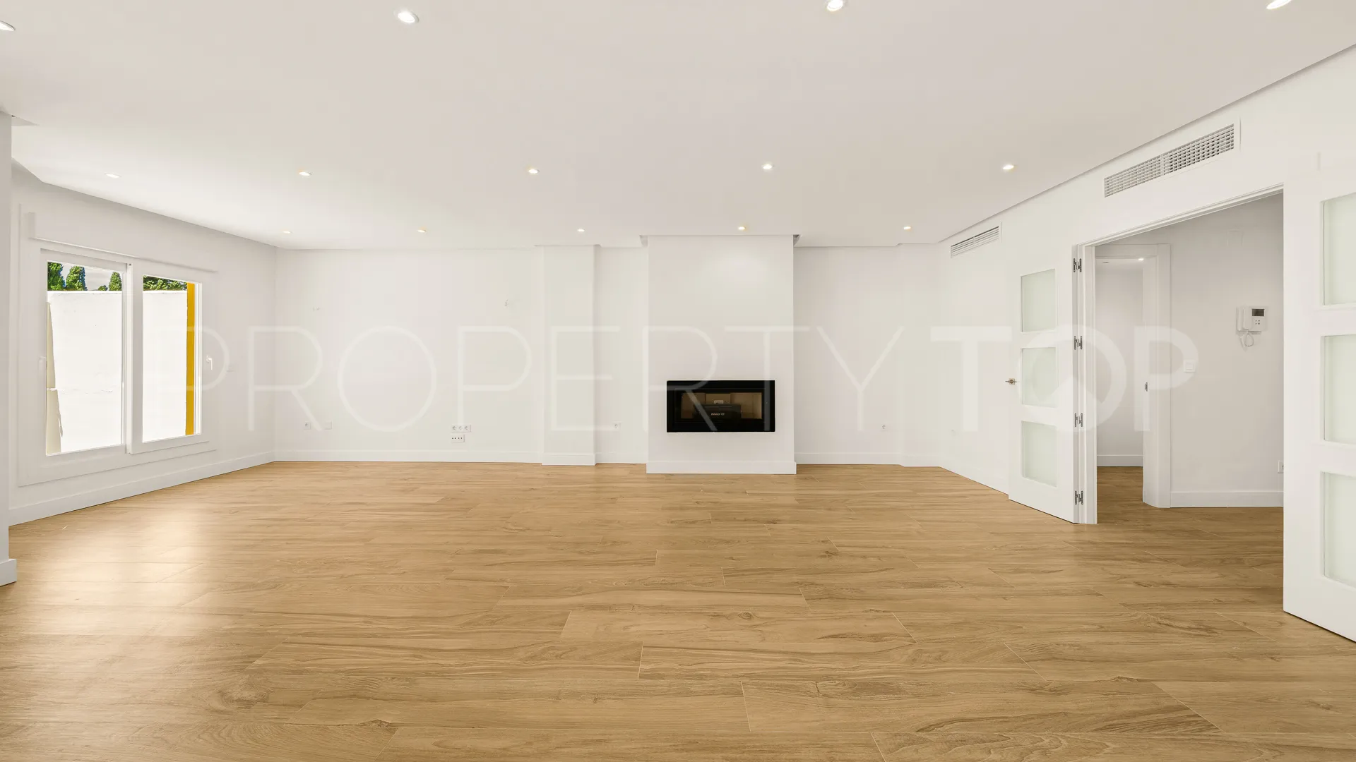 Town house for sale in Nagüeles with 4 bedrooms