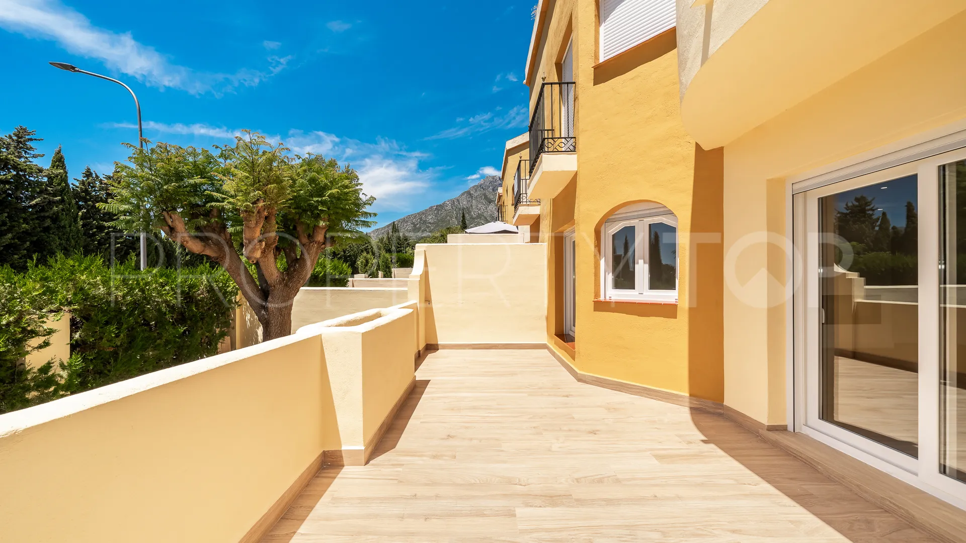 Town house for sale in Nagüeles with 4 bedrooms