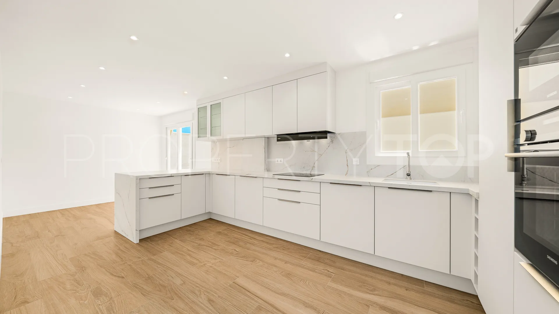 Town house for sale in Nagüeles with 4 bedrooms
