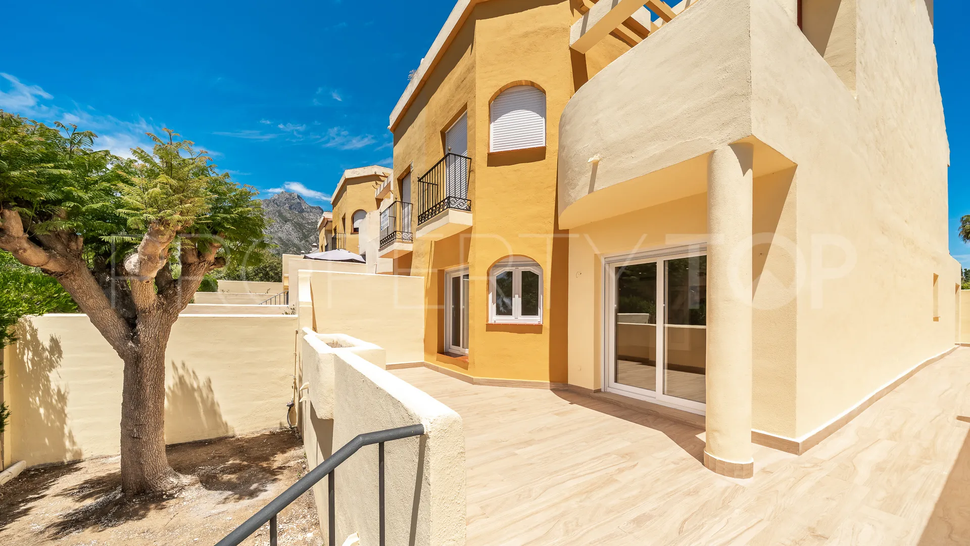 Town house for sale in Nagüeles with 4 bedrooms