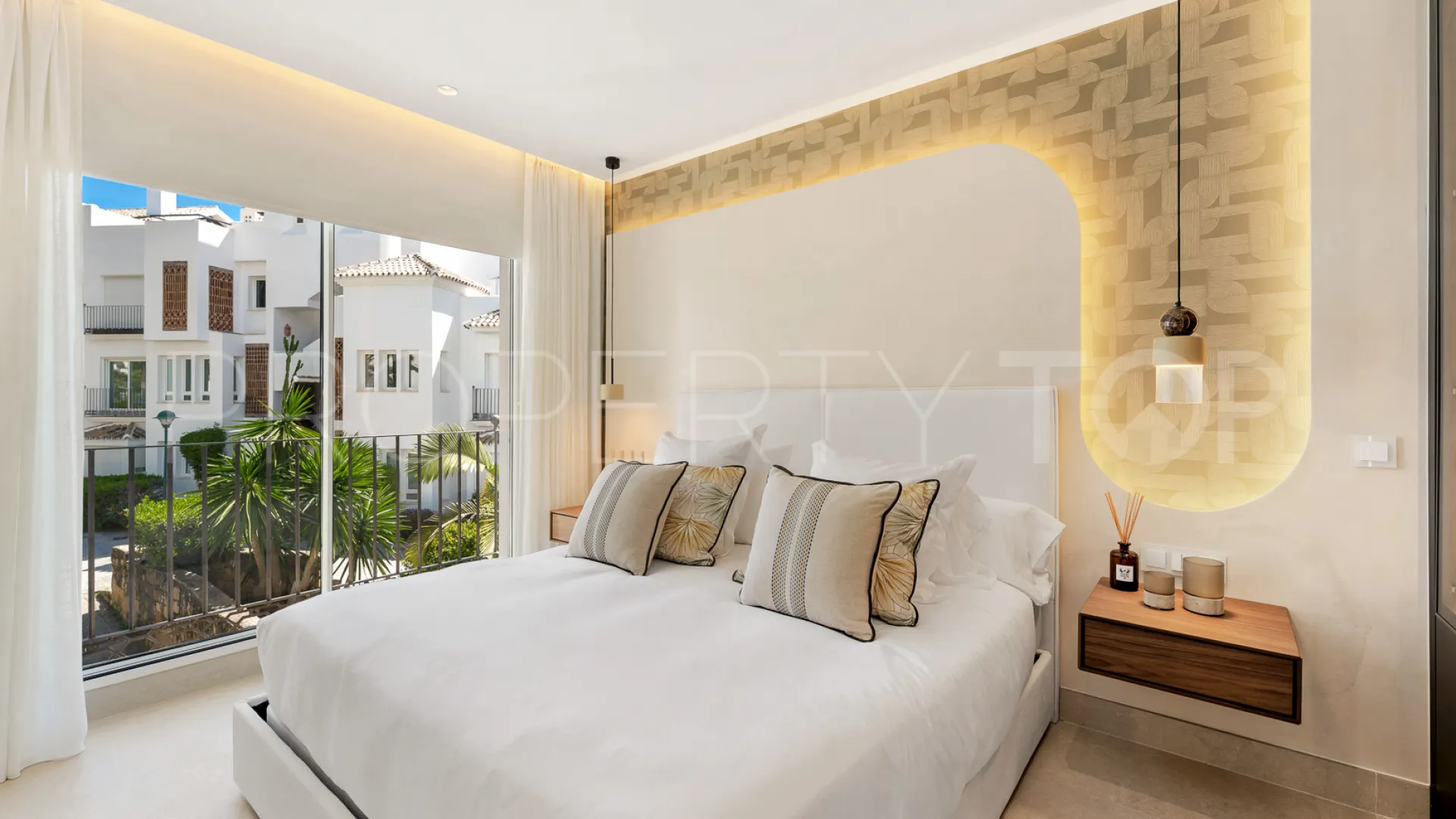 Comprar apartamento en Los Monteros de 3 dormitorios