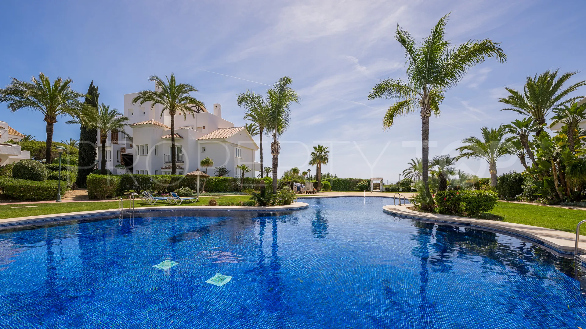 Comprar apartamento en Los Monteros de 3 dormitorios