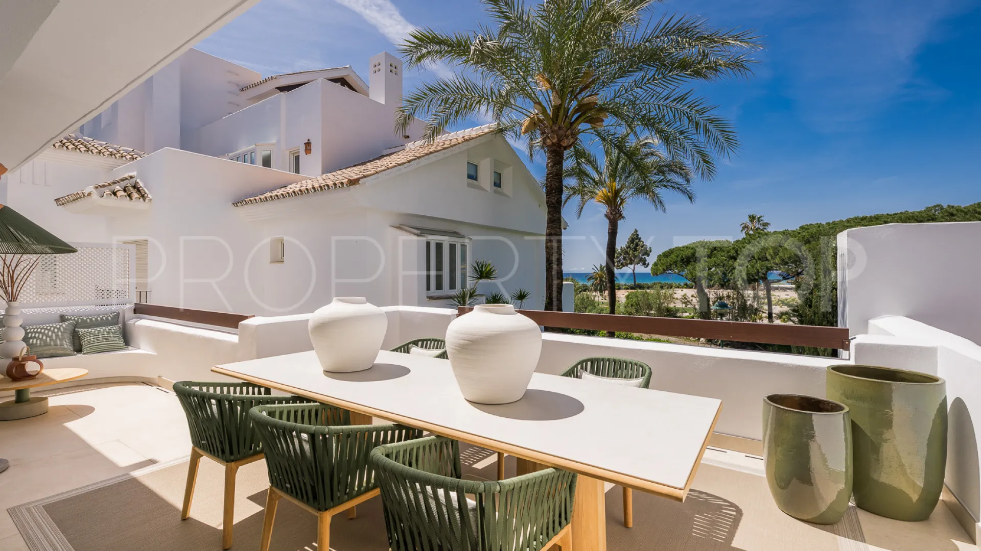 Comprar apartamento en Los Monteros de 3 dormitorios