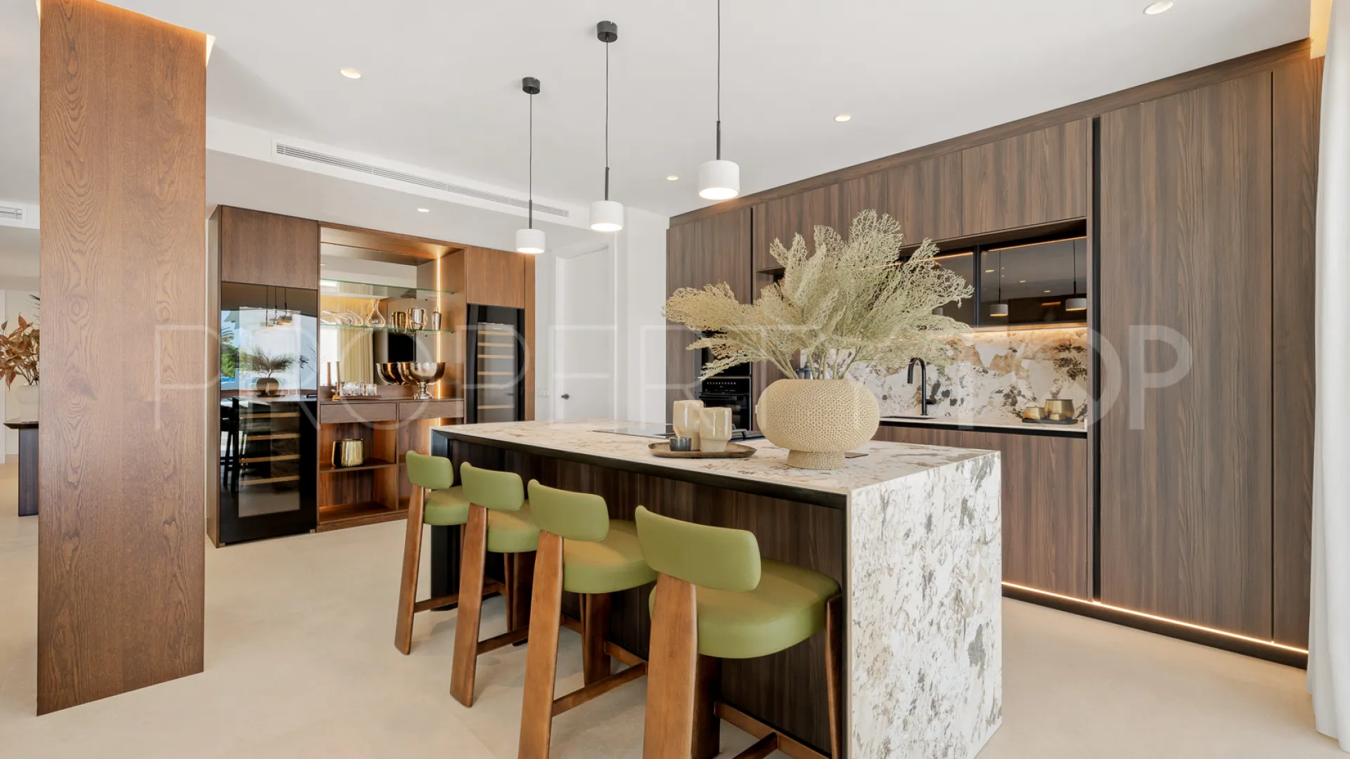 Comprar apartamento en Los Monteros de 3 dormitorios