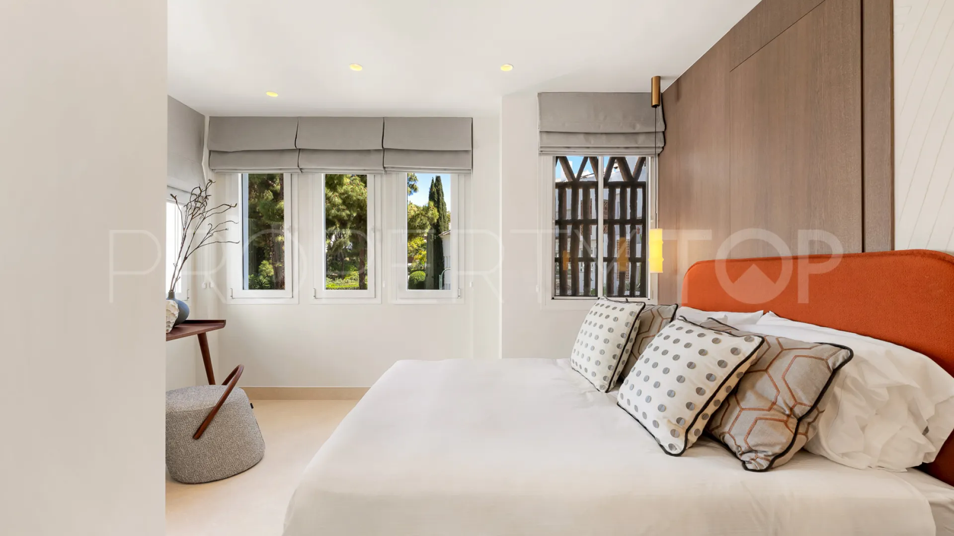 Comprar apartamento en Los Monteros de 3 dormitorios