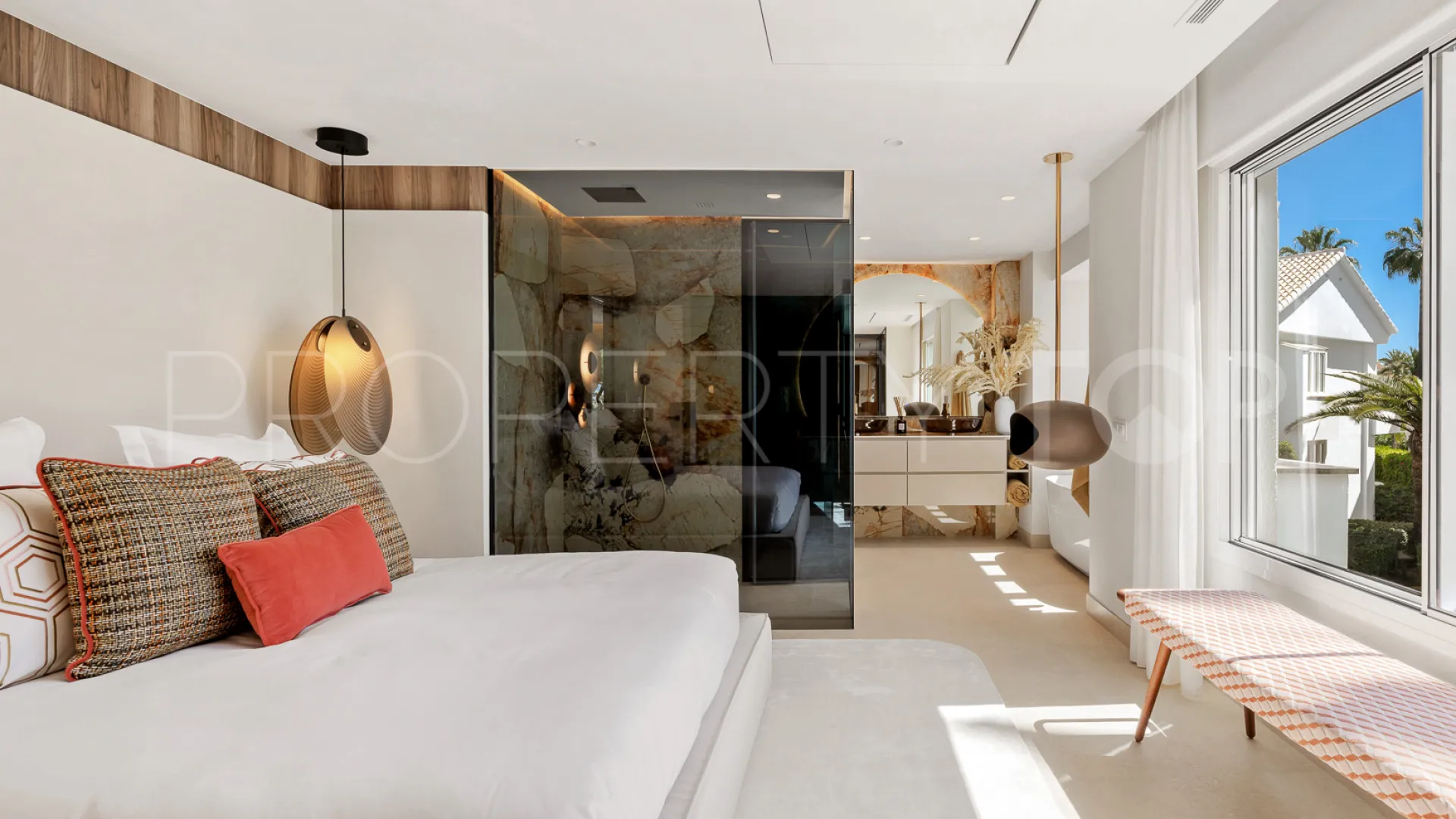 Comprar apartamento en Los Monteros de 3 dormitorios