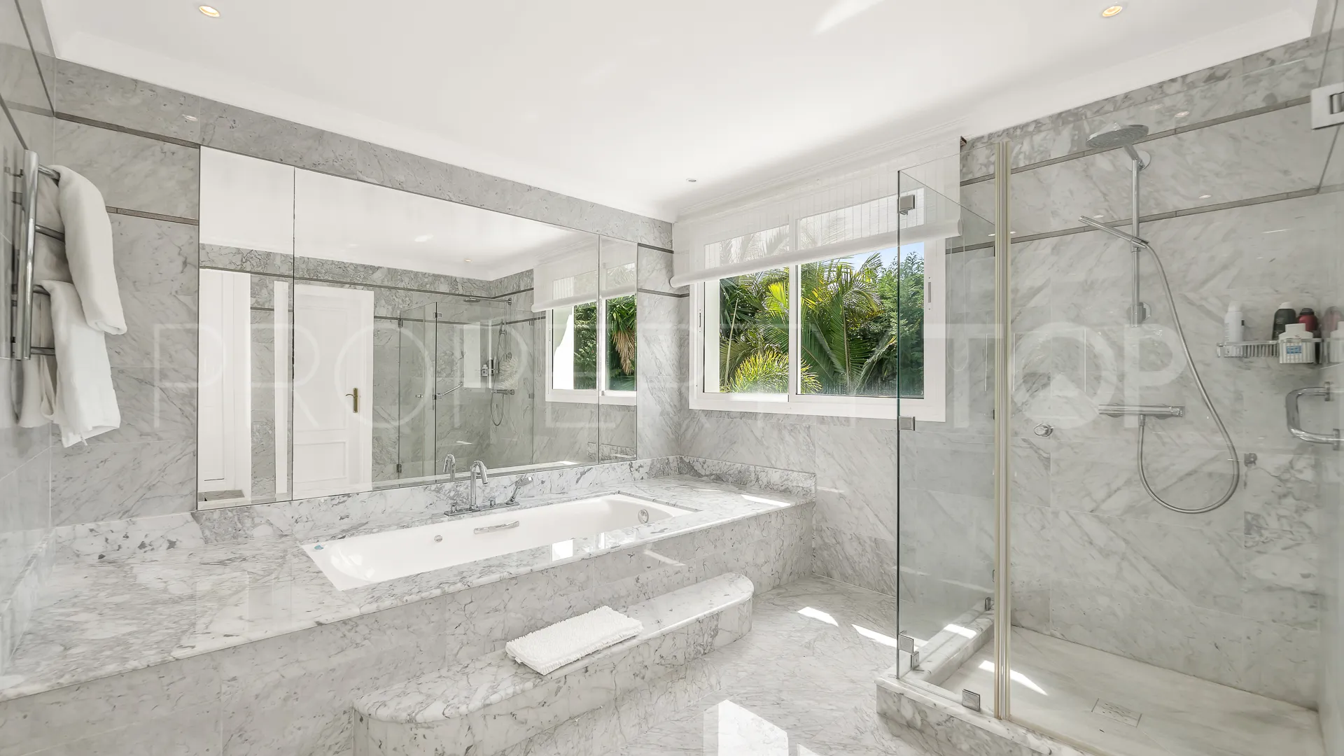 For sale Los Monteros villa with 5 bedrooms