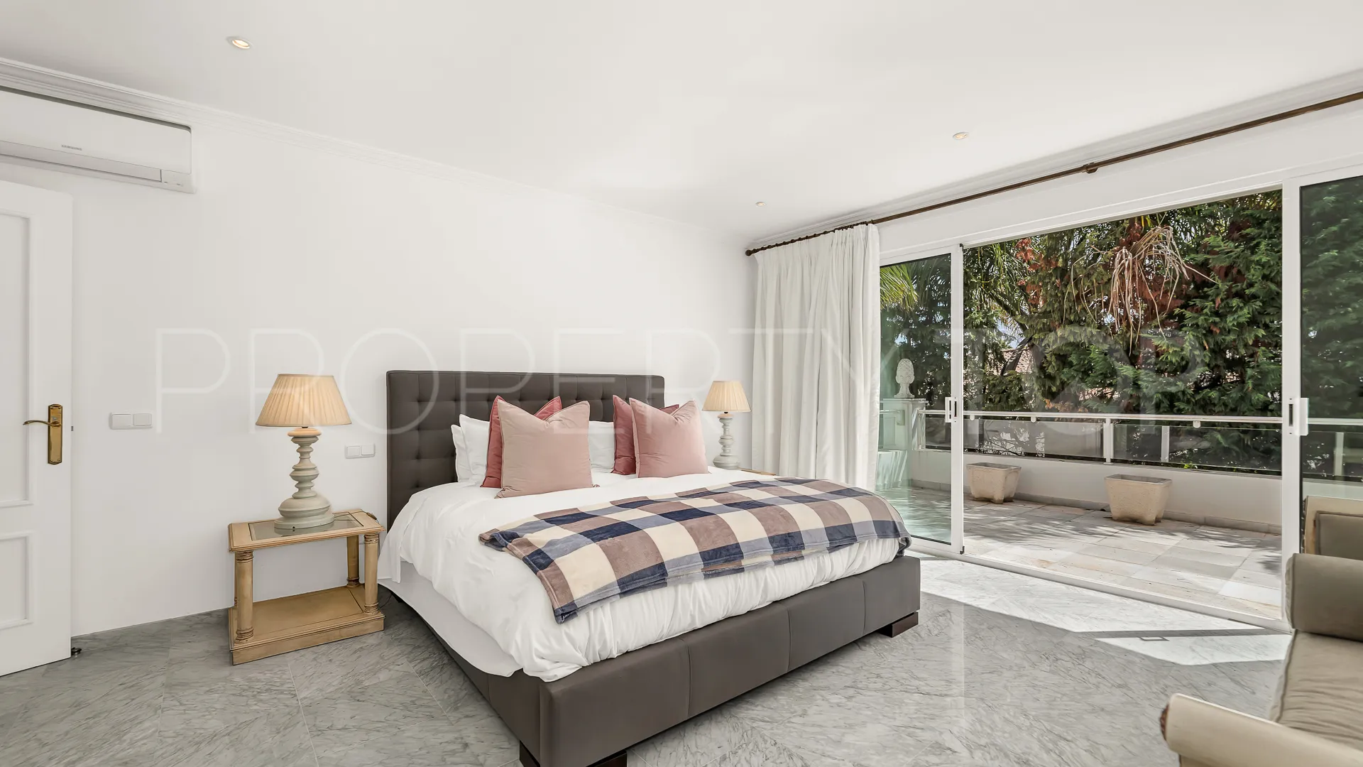 For sale Los Monteros villa with 5 bedrooms