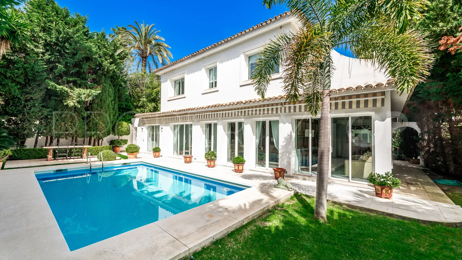 For sale Los Monteros villa with 5 bedrooms