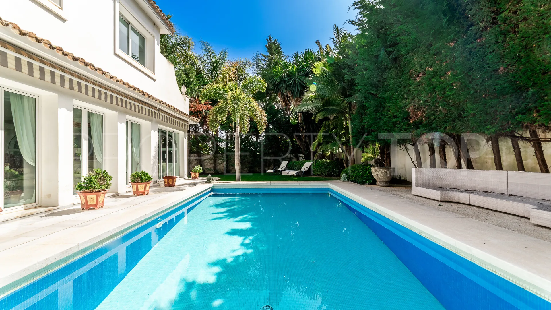For sale Los Monteros villa with 5 bedrooms