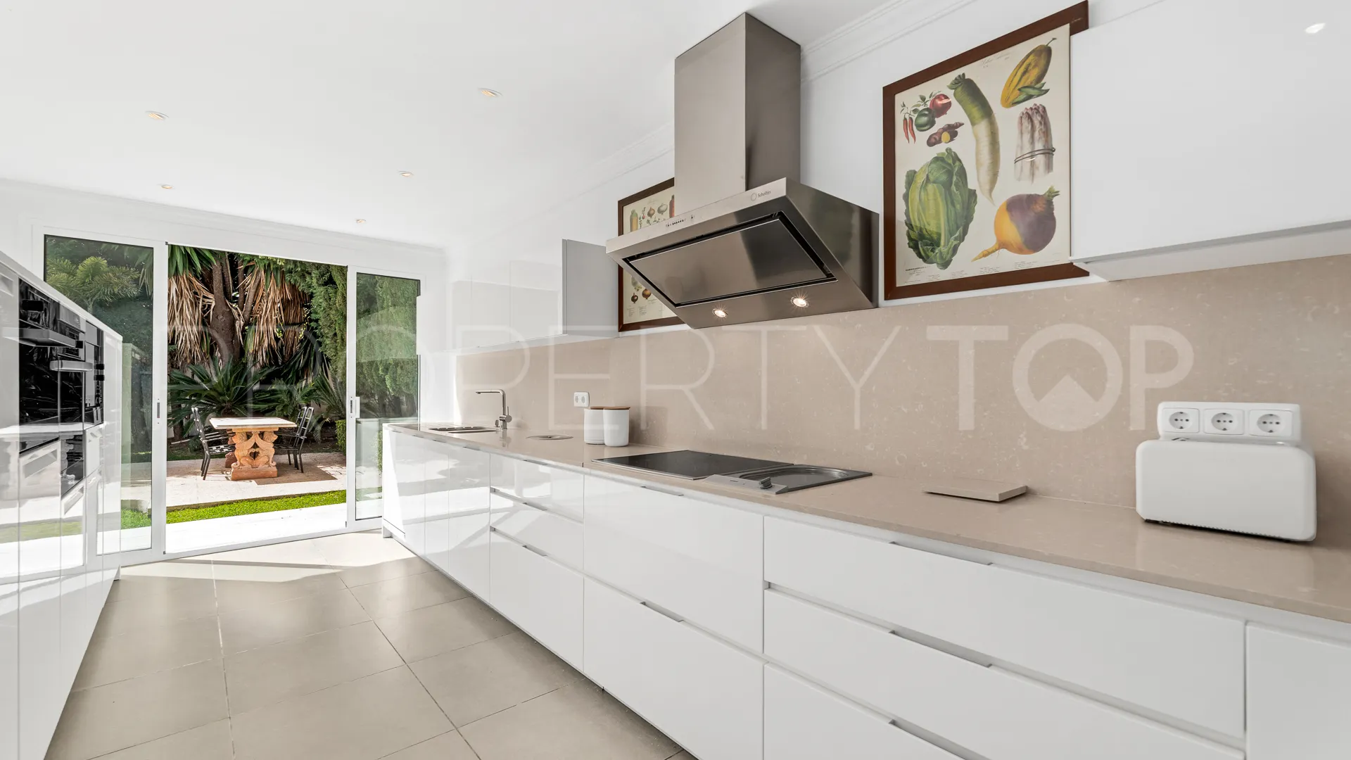 For sale Los Monteros villa with 5 bedrooms