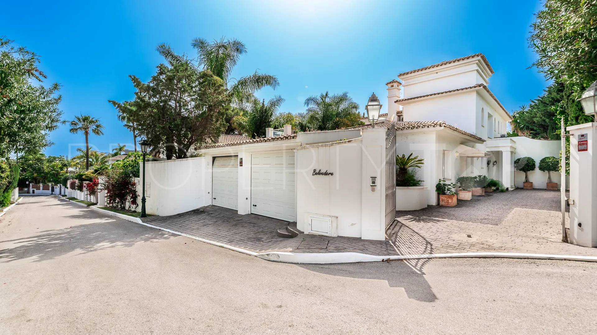 For sale Los Monteros villa with 5 bedrooms