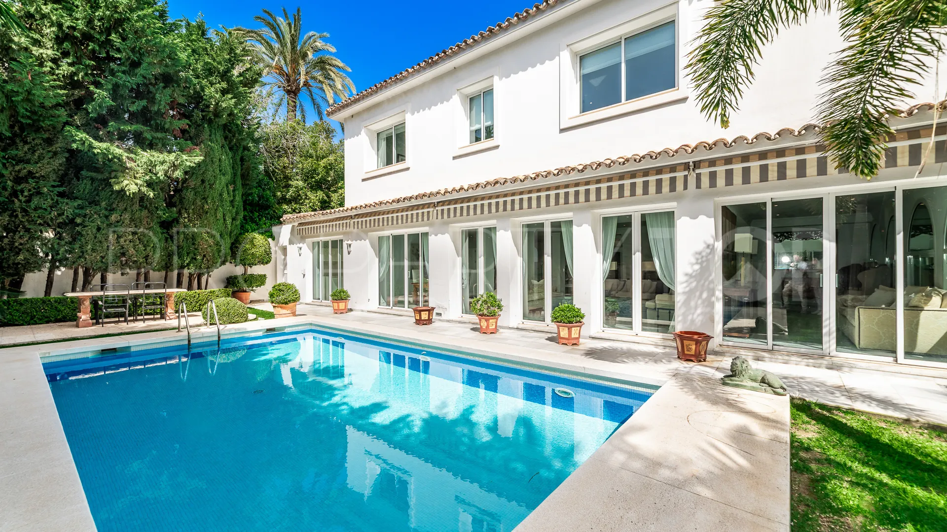 For sale Los Monteros villa with 5 bedrooms