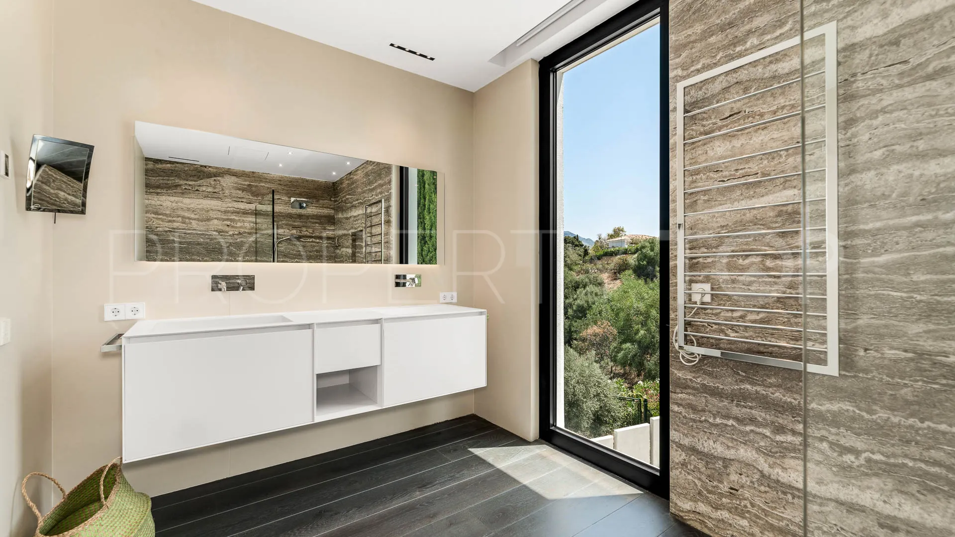 Villa for sale in La Quinta with 6 bedrooms