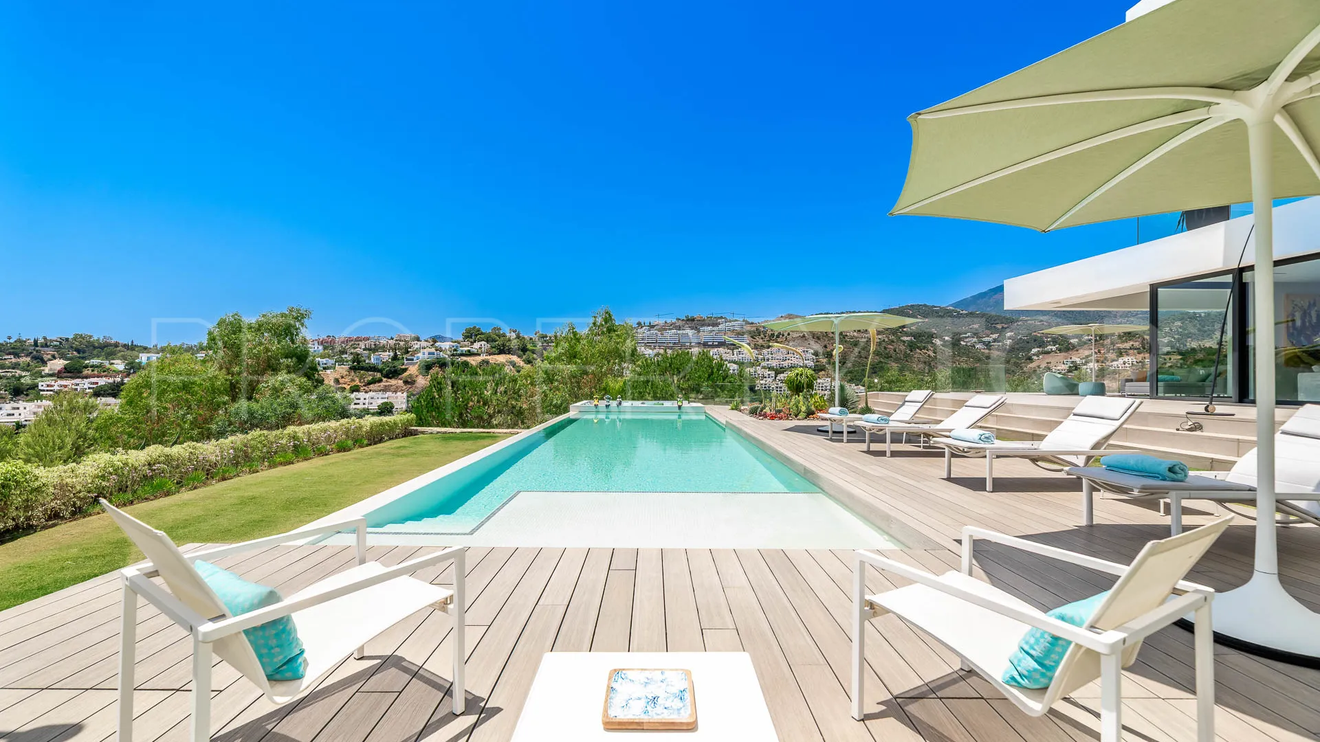 Villa for sale in La Quinta with 6 bedrooms