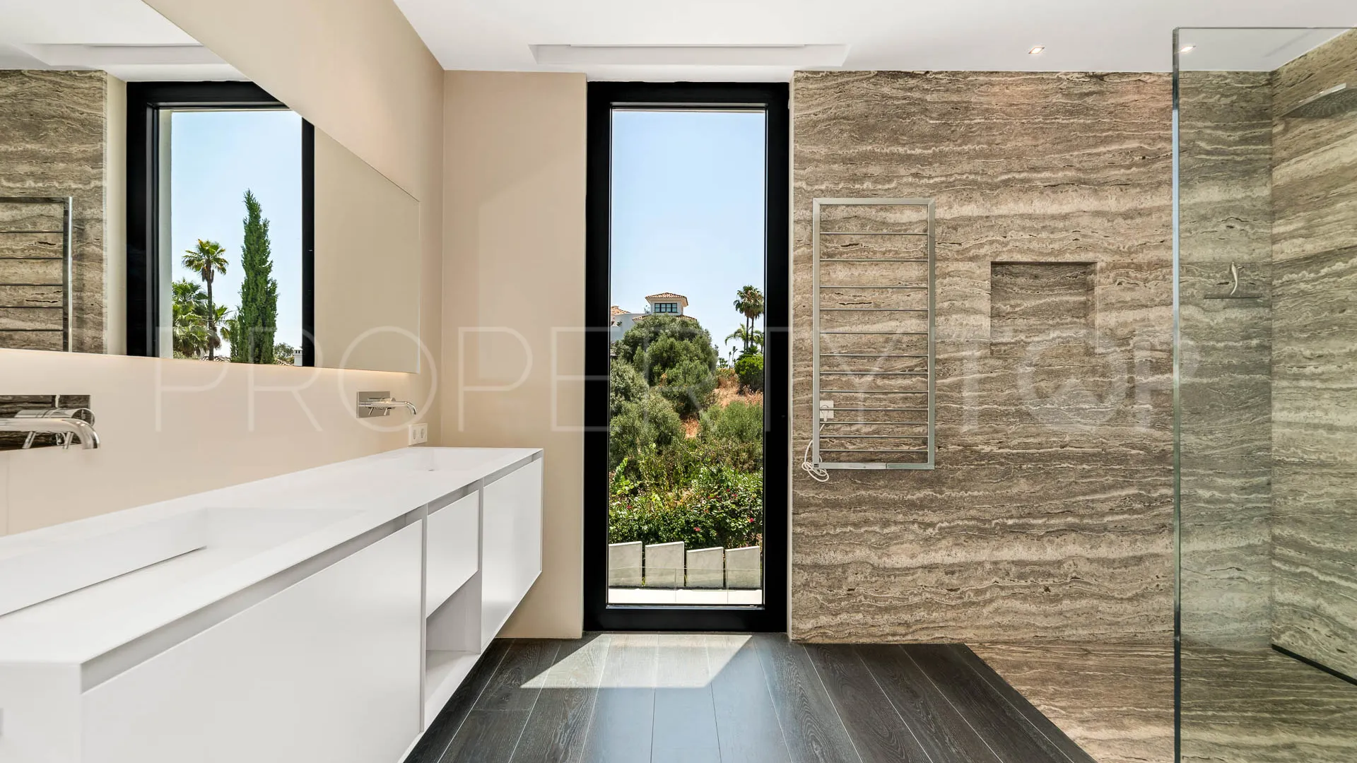 Villa for sale in La Quinta with 6 bedrooms