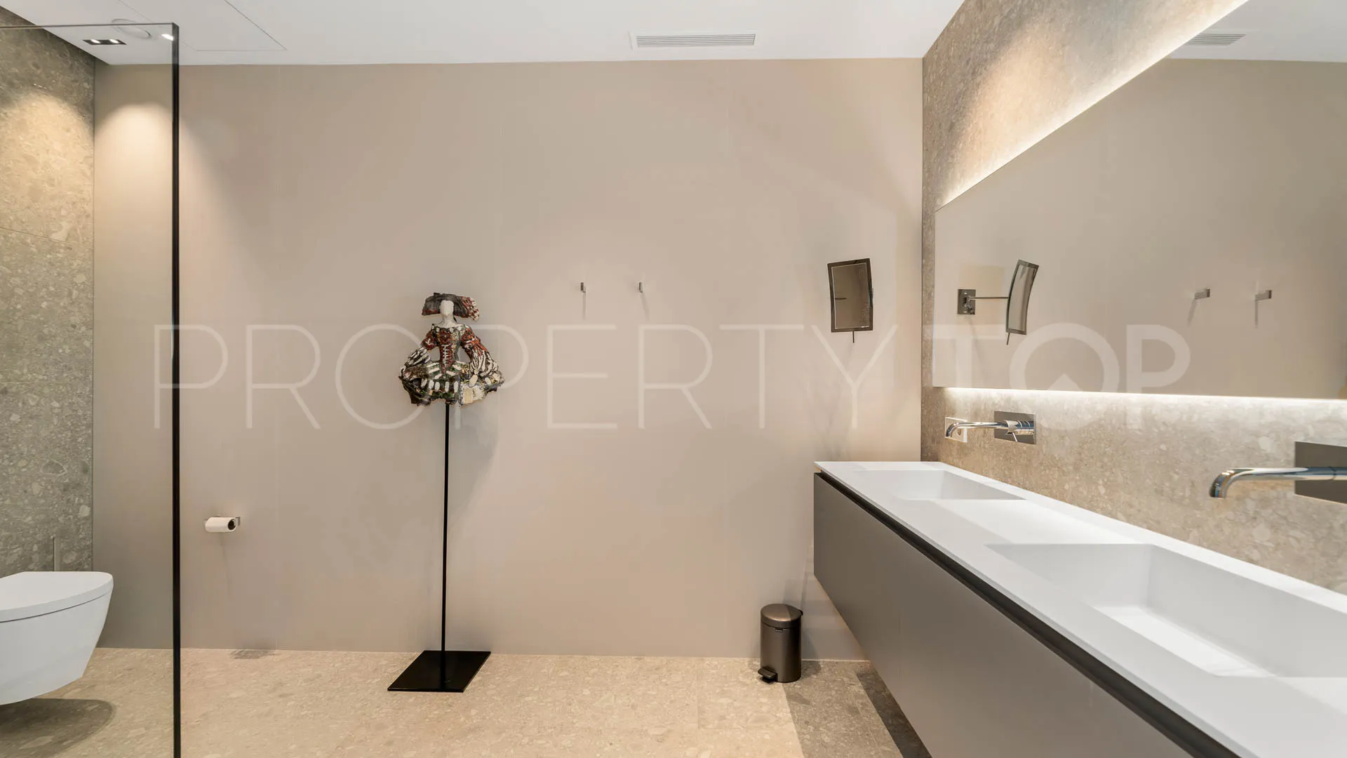 Villa for sale in La Quinta with 6 bedrooms