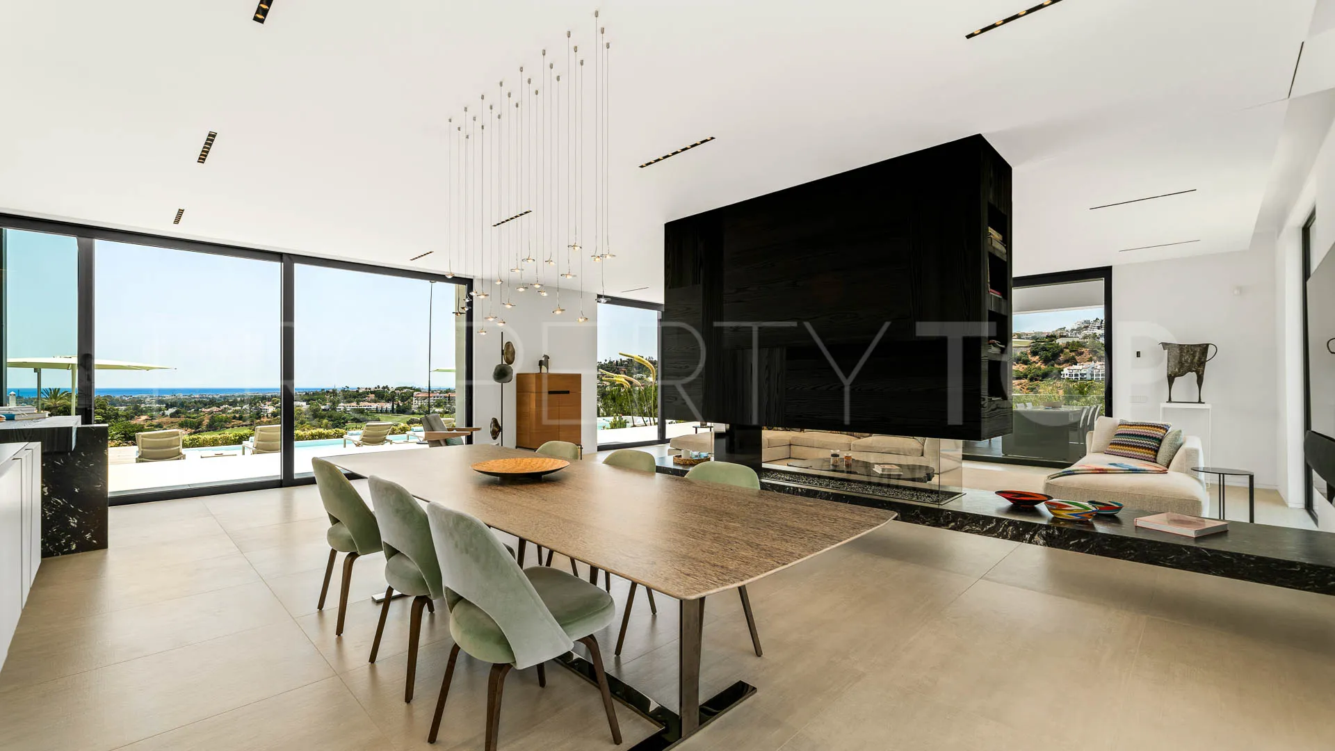 Villa for sale in La Quinta with 6 bedrooms
