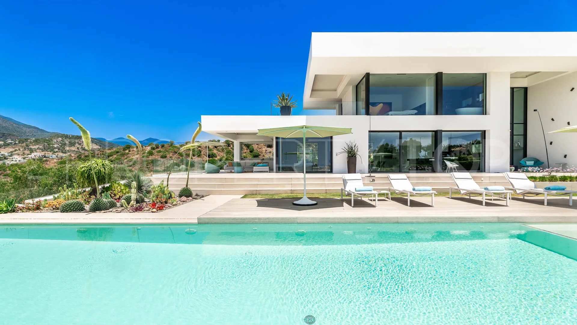 Villa for sale in La Quinta with 6 bedrooms