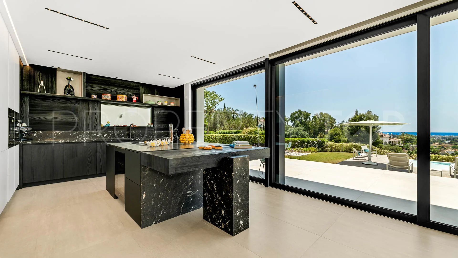 Villa for sale in La Quinta with 6 bedrooms