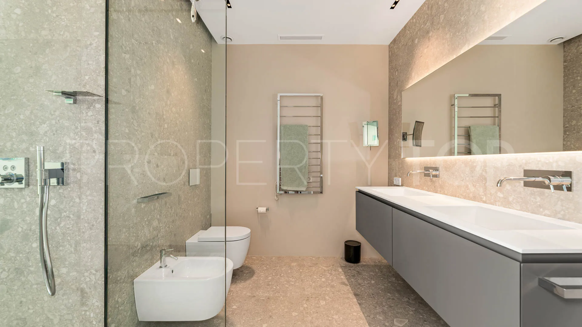 Villa for sale in La Quinta with 6 bedrooms