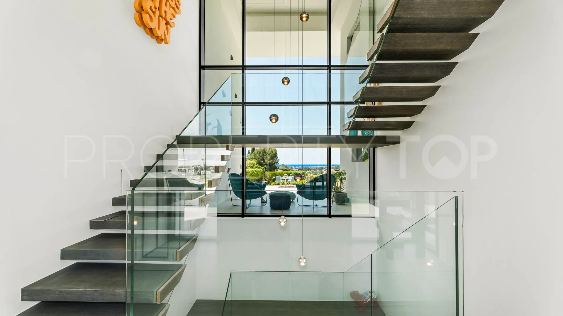Villa for sale in La Quinta with 6 bedrooms