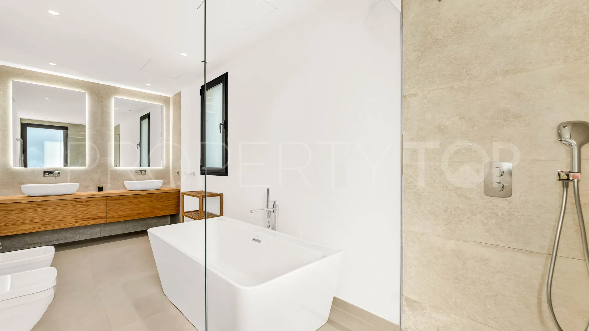 5 bedrooms Cascada de Camojan villa for sale