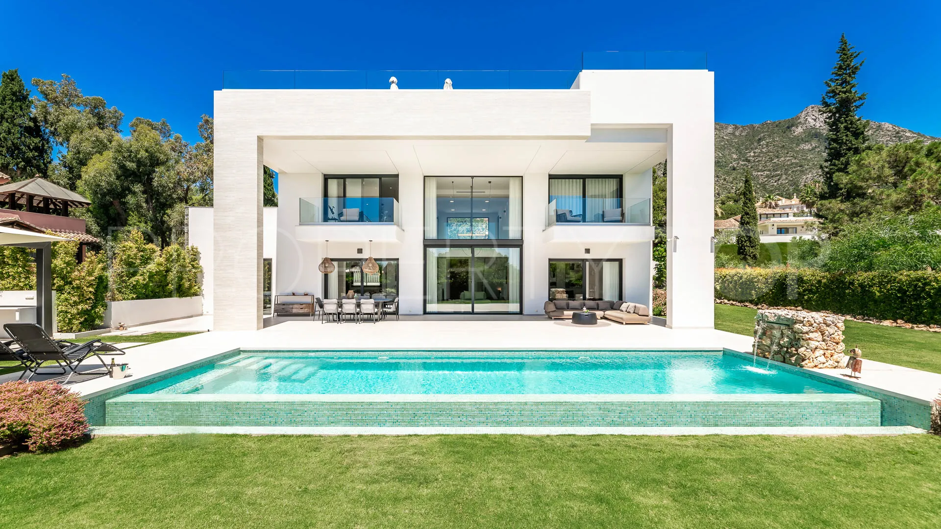 5 bedrooms Cascada de Camojan villa for sale