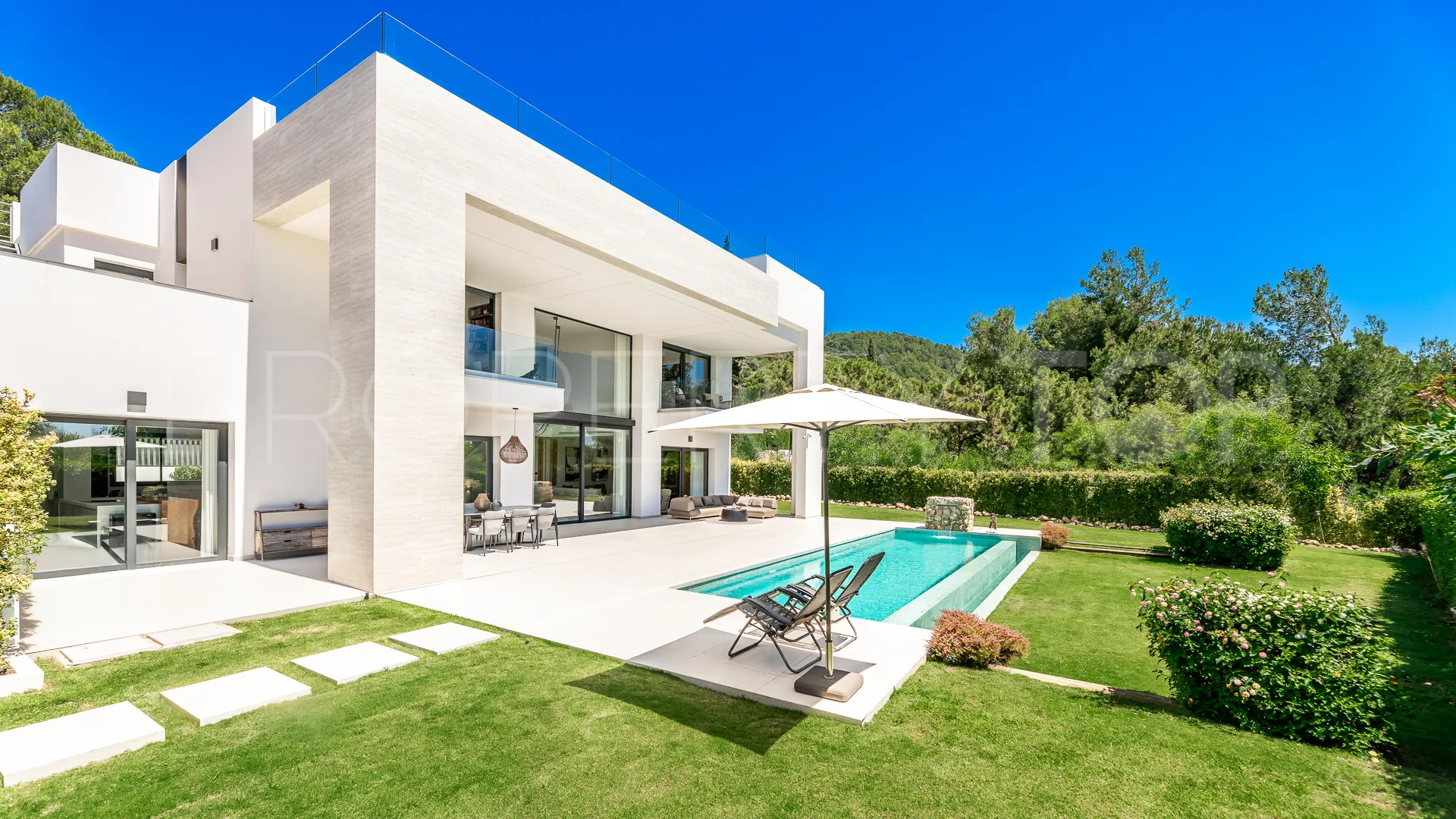 5 bedrooms Cascada de Camojan villa for sale