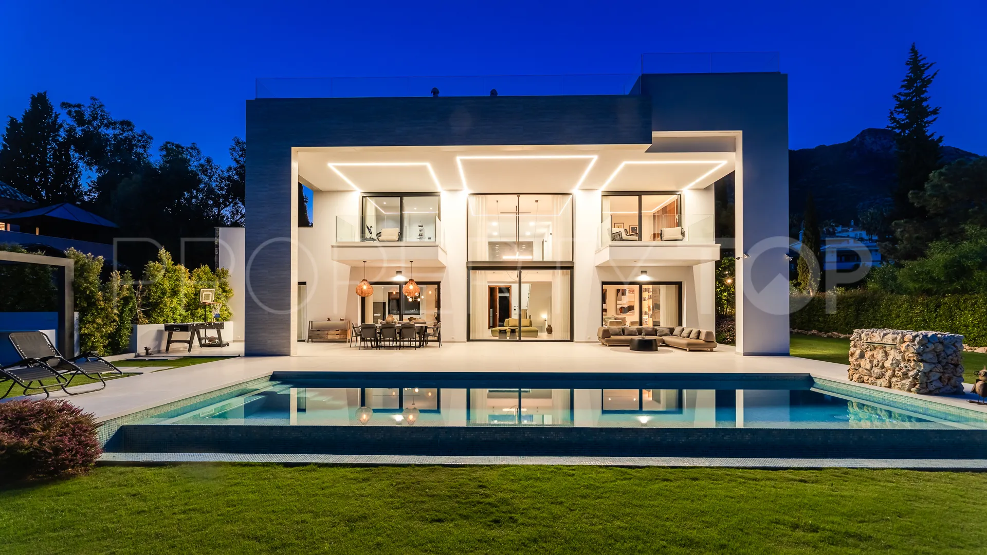 5 bedrooms Cascada de Camojan villa for sale