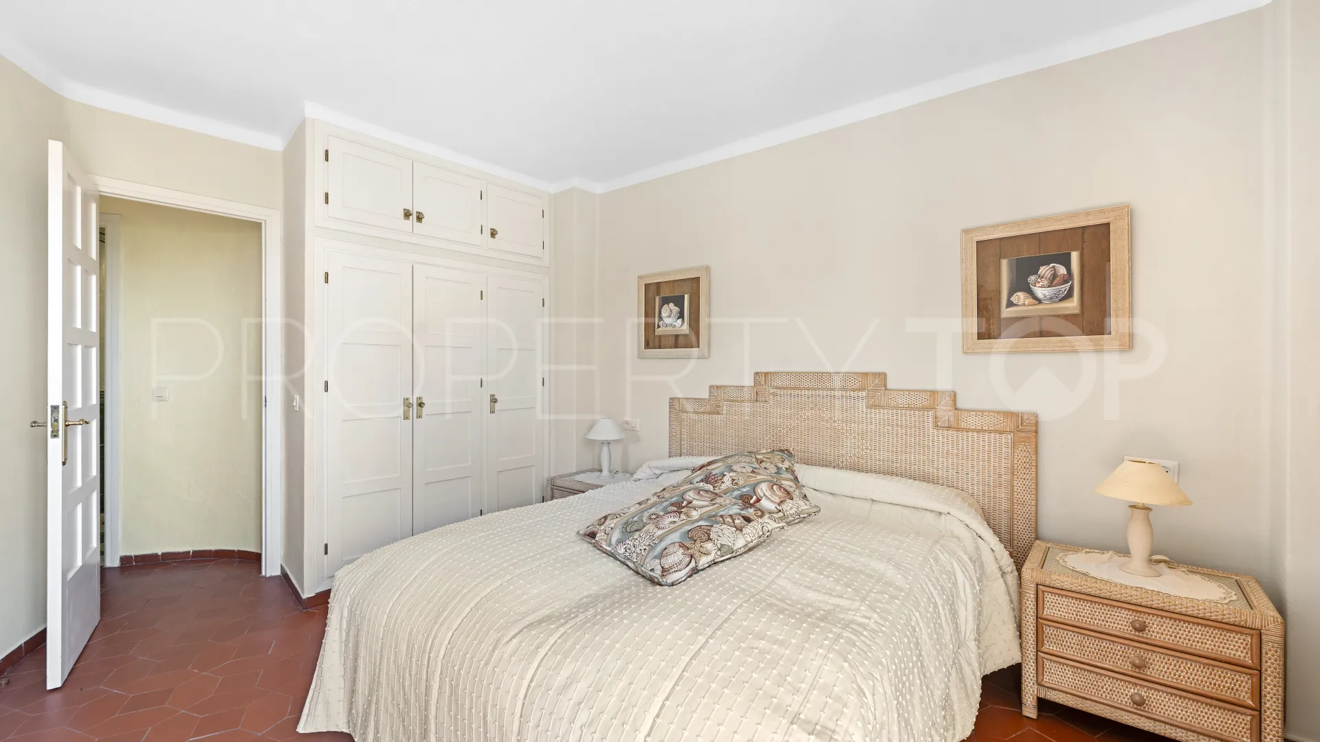 Town house for sale in Los Altos de los Monteros