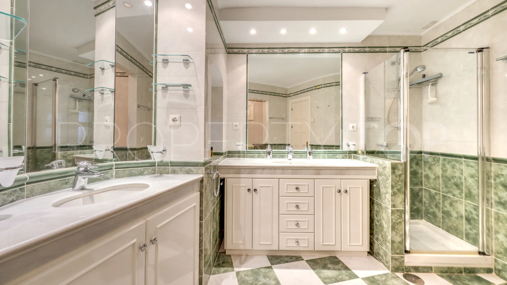 Town house for sale in Los Altos de los Monteros