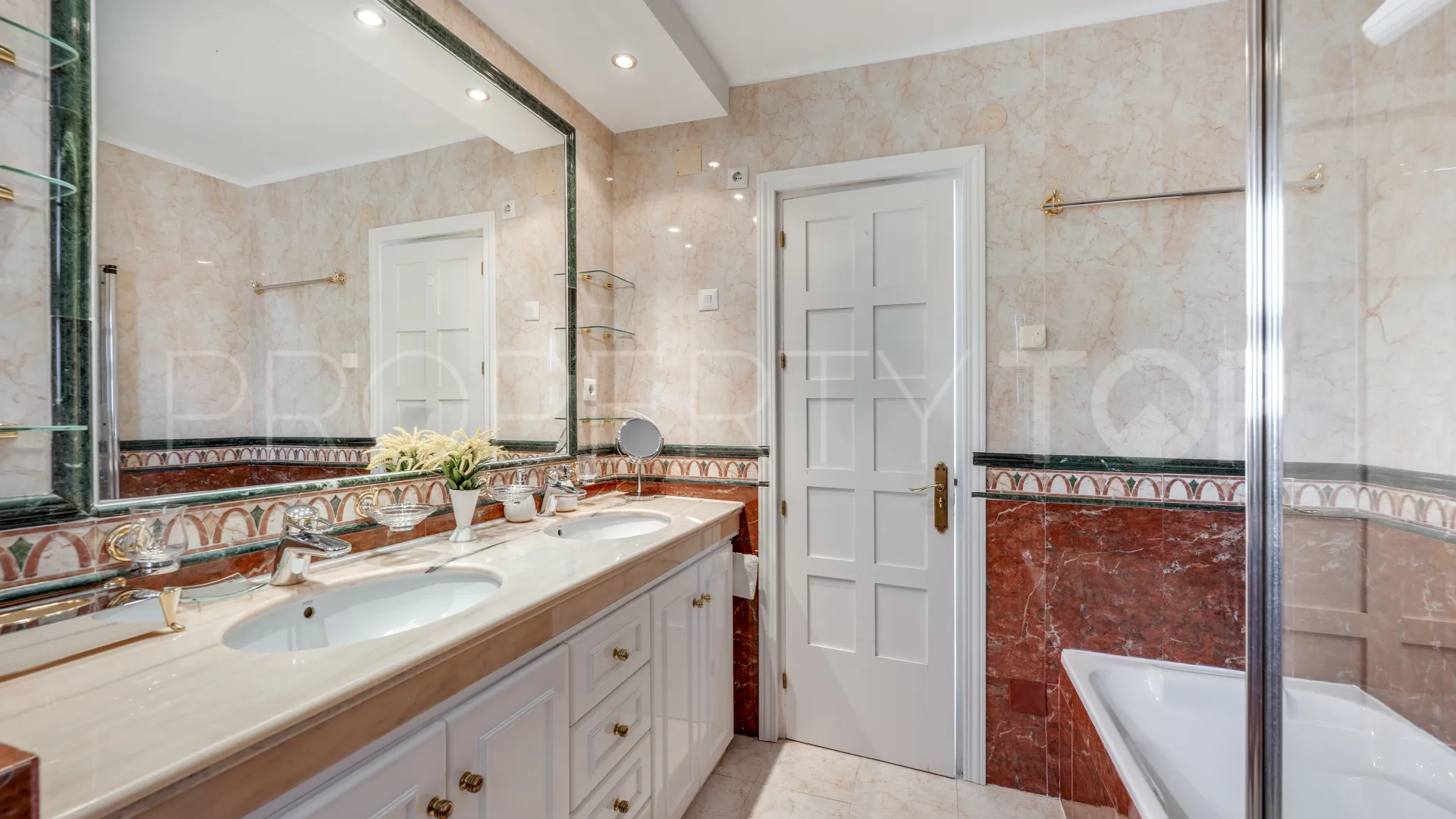 Town house for sale in Los Altos de los Monteros