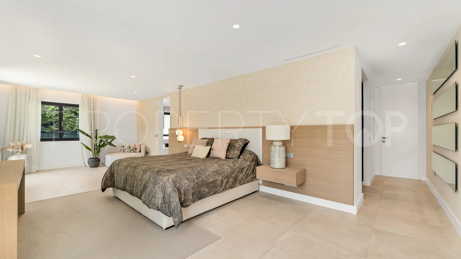 Se vende villa en Nueva Andalucia con 5 dormitorios