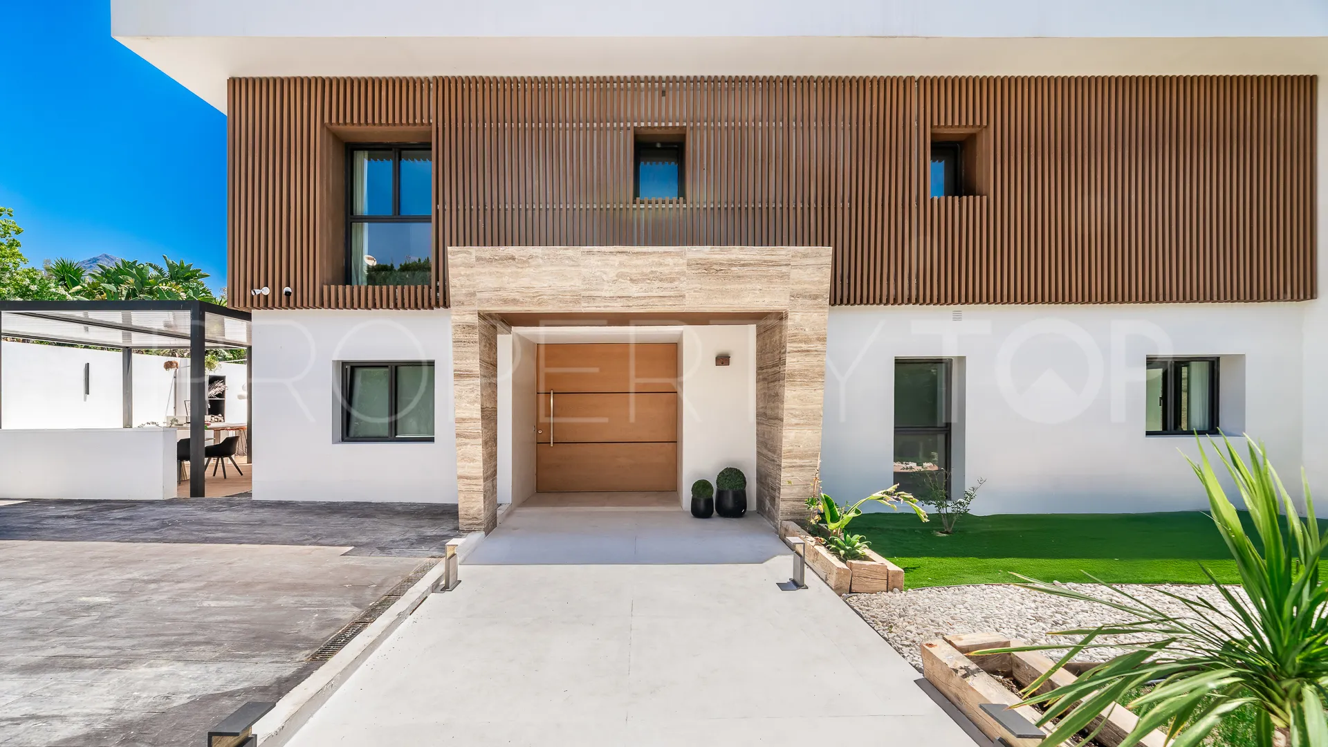 Se vende villa en Nueva Andalucia con 5 dormitorios