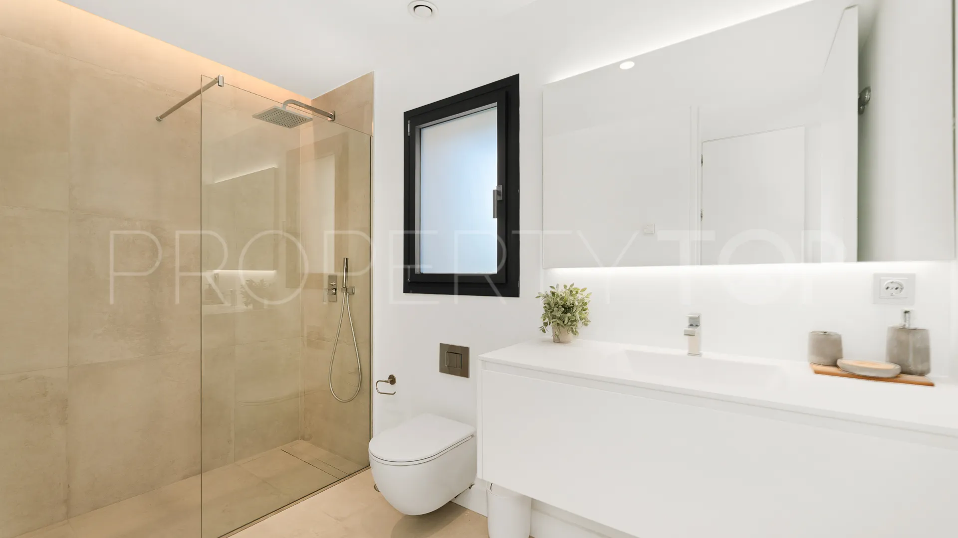 Se vende villa en Nueva Andalucia con 5 dormitorios